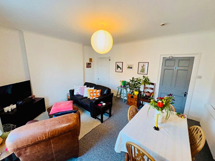 2 Bedroom Maisonette To Rent In Clevedon Terrace, Bristol, BS6