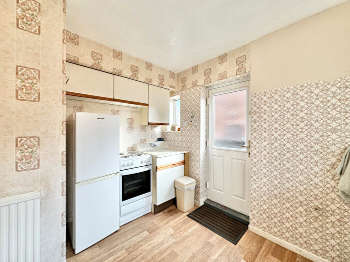 2 Bedroom Semi-Detached House For Sale In Lyndon Avenue, Garforth, LS25
