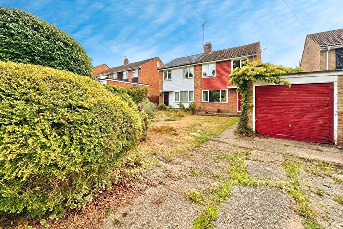 3 Bedroom Semi-Detached House For Sale In Cheviot Road, Sandhurst, Berkshire, GU47