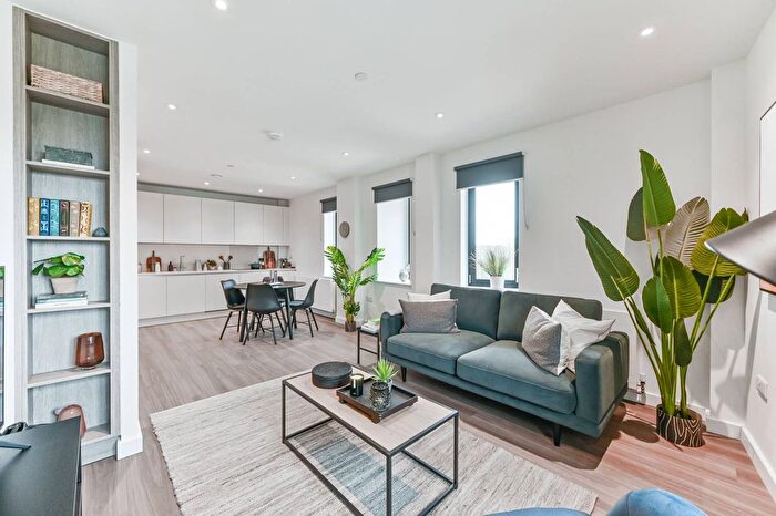 2 Bedroom Flat To Rent In No. College Road, Croydon, CR0
