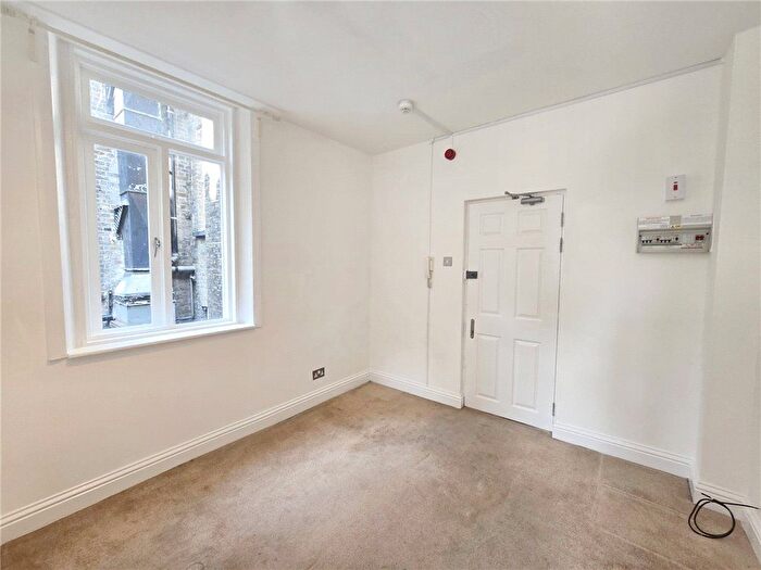 Studio To Rent In Earls Court Road, Earls Court, London, SW5
