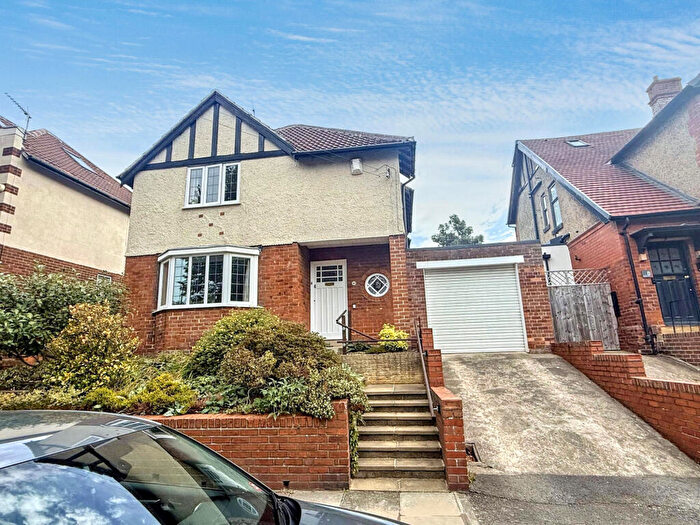 3 Bedroom Detached House For Sale In Lyndhurst Crescent, Low Fell, Gateshead, Tyne And Wear, NE9