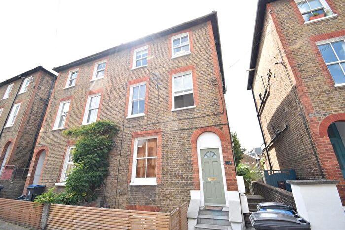1 Bedroom Apartment To Rent In St Andrew's Road, Surbiton, KT6