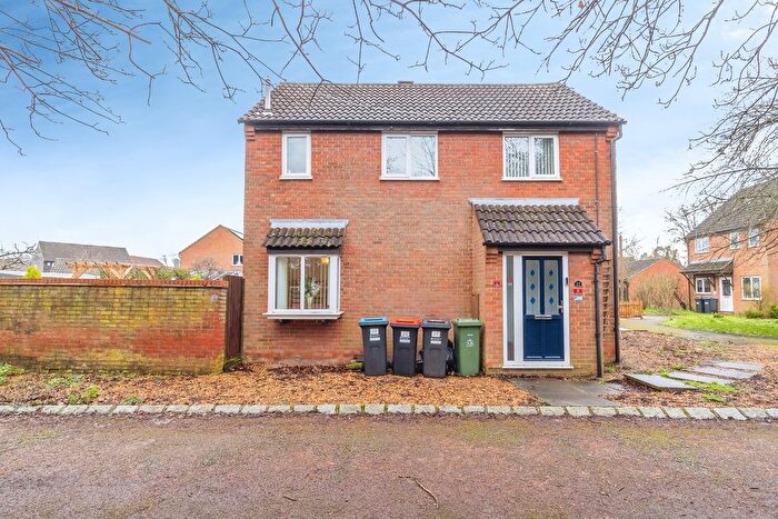 3 Bedroom Semi Detached House For Sale In Bradbury Close, Bradwell, Milton Keynes, Buckinghamshire, MK13