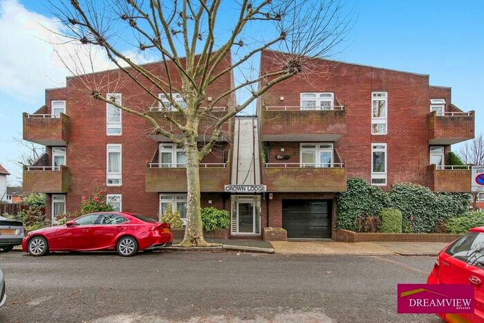 3 Bedroom Apartment To Rent In Crown Lodge, Salisbury Avenue, London, N3
