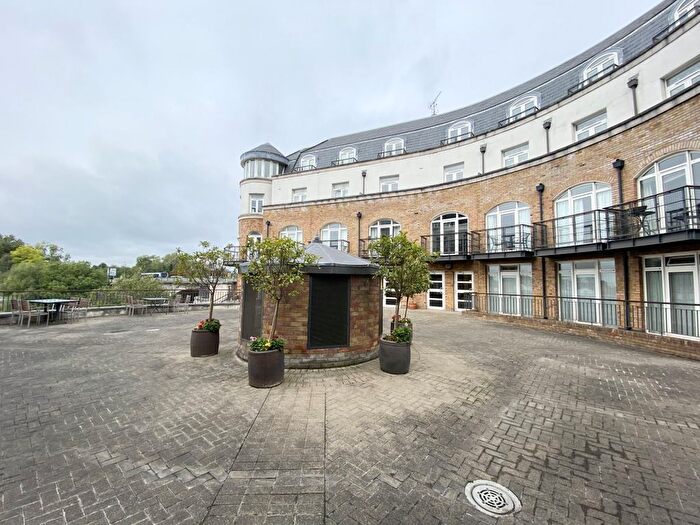 1 Bedroom Flat To Rent In Clarence Street, Staines, TW18