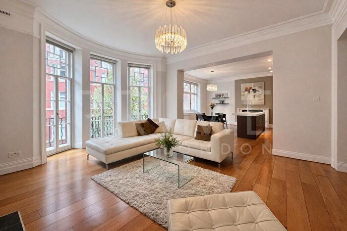 3 Bedroom Apartment To Rent In Hyde Park Mansions, Cabbell Street, Marylebone, NW1