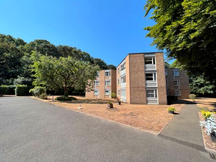 2 Bedroom Flat To Rent In Weybridge, Surrey, KT13