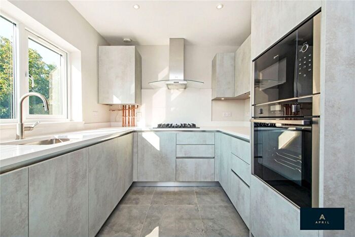 3 Bedroom Flat To Rent In Harold Road, London, E11