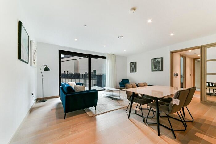 2 Bedroom Flat For Sale In Embassy Gardens London, SW11