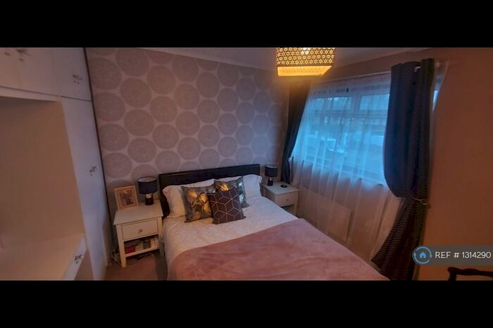 3 Bedroom End Of Terrace House To Rent In Slough, Slough, SL2