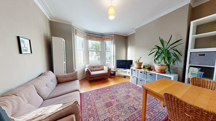 1 Bedroom Flat To Rent In Queens Park Road, Brighton, BN2