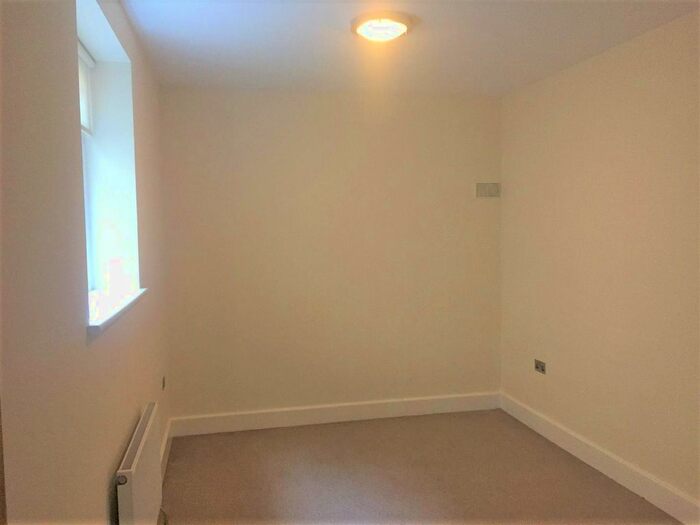 2 Bedroom Flat To Rent In Folkestone Road, Dover CT17