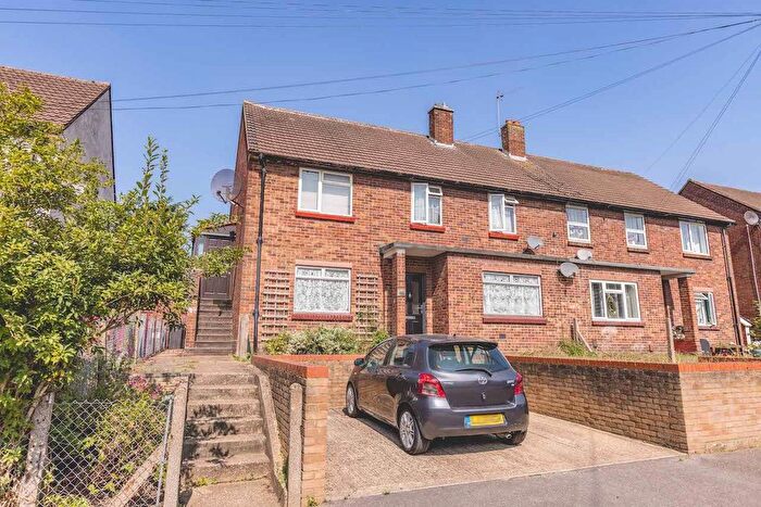 2 Bedroom Maisonette For Sale In Thirlmere Avenue, Burnham, SL1