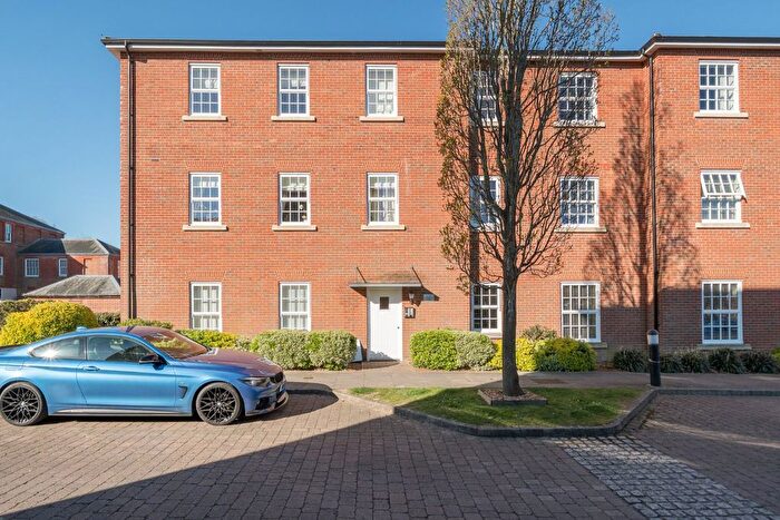 2 Bedroom Flat For Sale In North Square, Knowle, Fareham, Hampshire, PO17