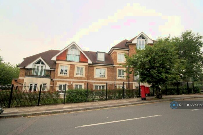 2 Bedroom Flat To Rent In Glendale Avenue, Edgware, HA8
