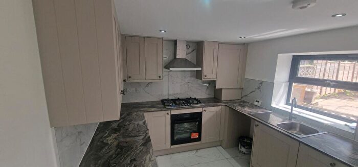 2 Bedroom House To Rent In Two Mile Hill Road, Bristol, BS15