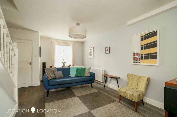 2 Bedroom Flat To Rent In Manor Road, London, N16