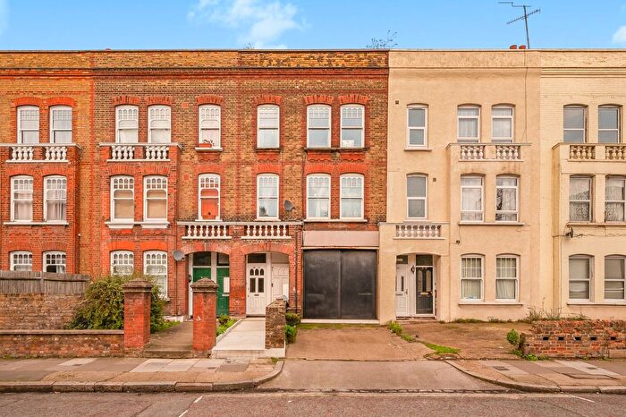 2 Bedroom Flat For Sale In Southampton Way, Camberwell, SE5