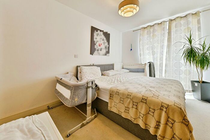 2 Bedroom Flat For Sale In Woolners Way, Stevenage, Hertfordshire, SG1