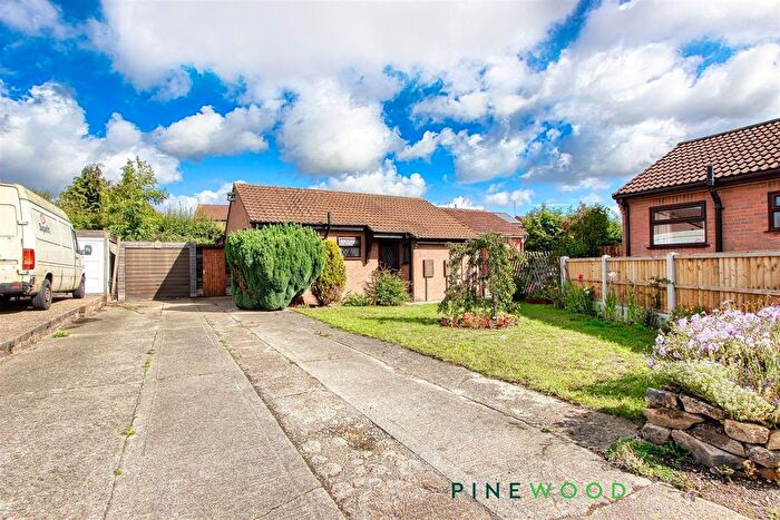 2 Bedroom Detached Bungalow For Sale In Church Close, North Wingfield, Chesterfield, Derbyshire, S42