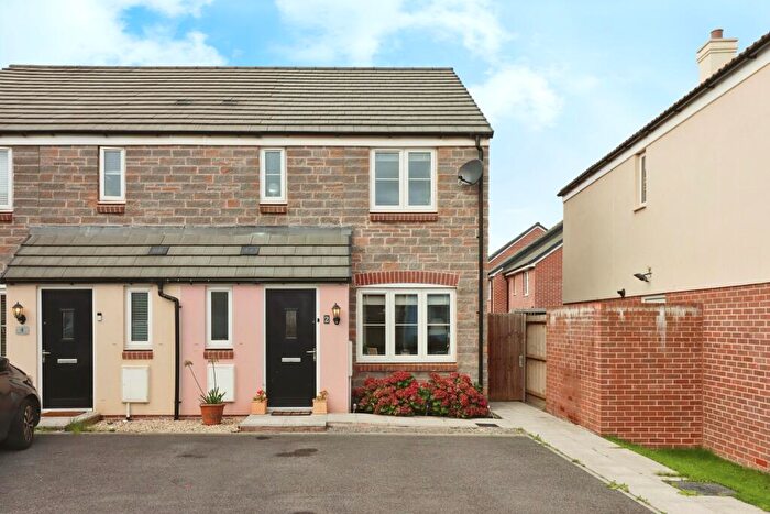 3 Bedroom Semi-Detached House For Sale In Aubretia Road, Lyde Green, Bristol, BS16