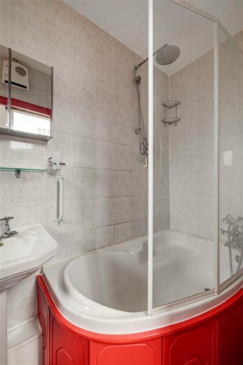 2 Bedroom Apartment To Rent In Brighton Avenue, Walthamstow, E17