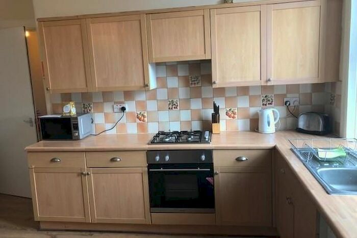 3 Bedroom Flat To Rent In Gorgie Road, Gorgie, Edinburgh, EH11