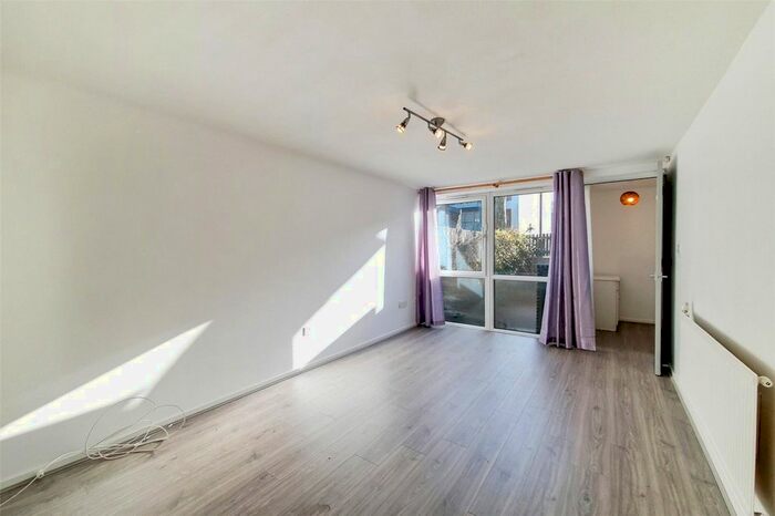 2 Bedroom Flat To Rent In Turpin Way, London, N19