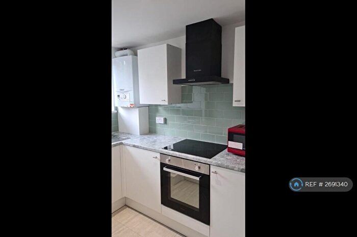 5 Bedroom Maisonette To Rent In Bletchley Court, London, N1