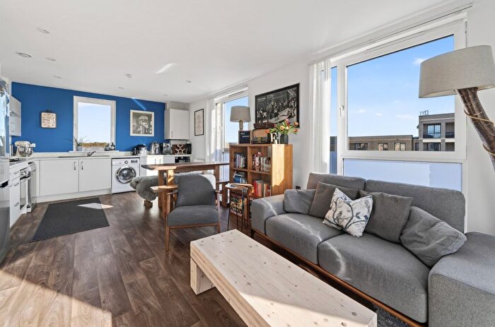 2 Bedroom Flat For Sale In Osprey Drive, Trumpington, Cambridge, CB2