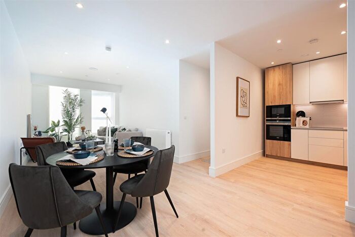 2 Bedroom Flat To Rent In Walton Street, Aylesbury, HP21