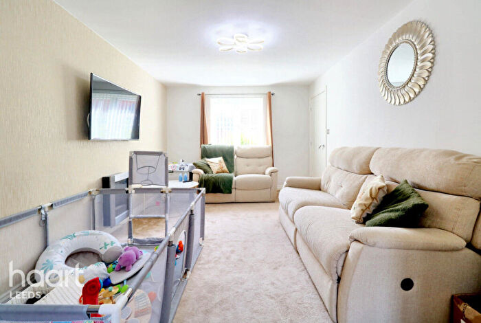 4 Bedroom Detached House For Sale In Willowdale, Leeds, LS10