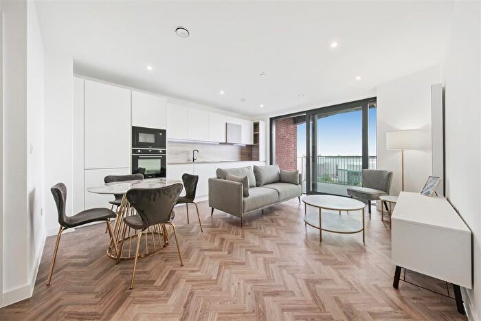 2 Bedroom Flat To Rent In Barratt Industrial Park, Gillender Street, London, E3