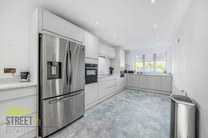 5 Bedroom Detached House To Rent In The Sheilings, Emerson Park, Hornchurch, RM11