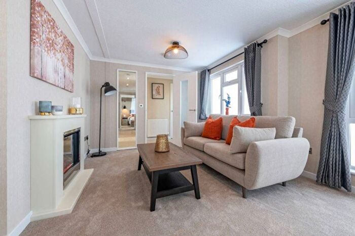 2 Bedroom Mobile/park Home For Sale In York Road, Elvington, York, YO41