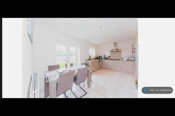 4 Bedroom Detached House To Rent In New Lincoln Road, Ellesmere Port, CH65
