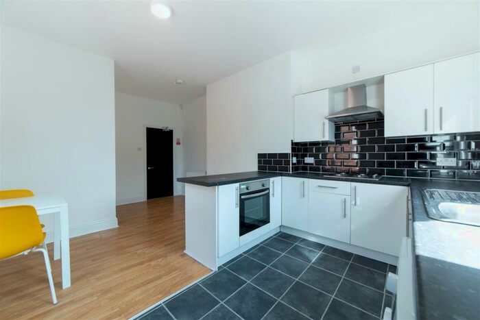 2 Bedroom Flat To Rent In Rothbury Terrace, Heaton, Newcastle Upon Tyne, NE6