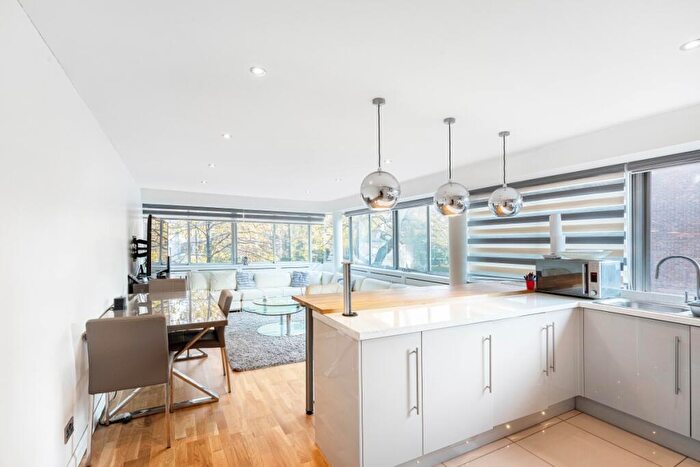 2 Bedroom Flat To Rent In Park Road, London, NW8