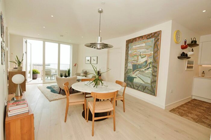 2 Bedroom Flat For Sale In Shoreline Crescent, Folkestone, Kent, CT20