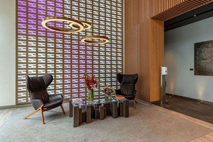 2 Bedroom Flat To Rent In Pinnacle Apartments, East Croydon, Surrey, CR0