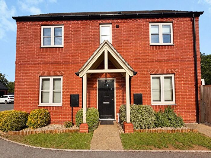 3 Bedroom Semi-Detached House For Sale In Bennett Drive, Banbury, Oxfordshire, OX16