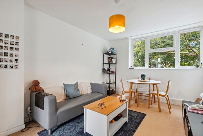1 Bedroom Flat To Rent In Este Road, Battersea, SW11