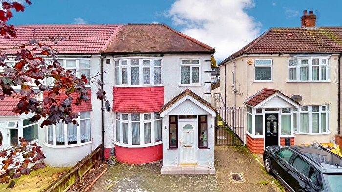 3 Bedroom End Of Terrace House To Rent In Rutland Road, Southall, UB1