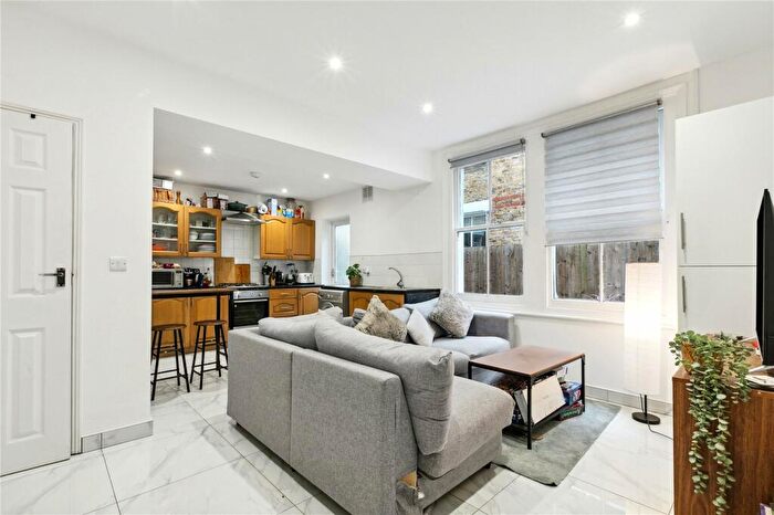 2 Bedroom Apartment To Rent In Yukon Road, London, SW12