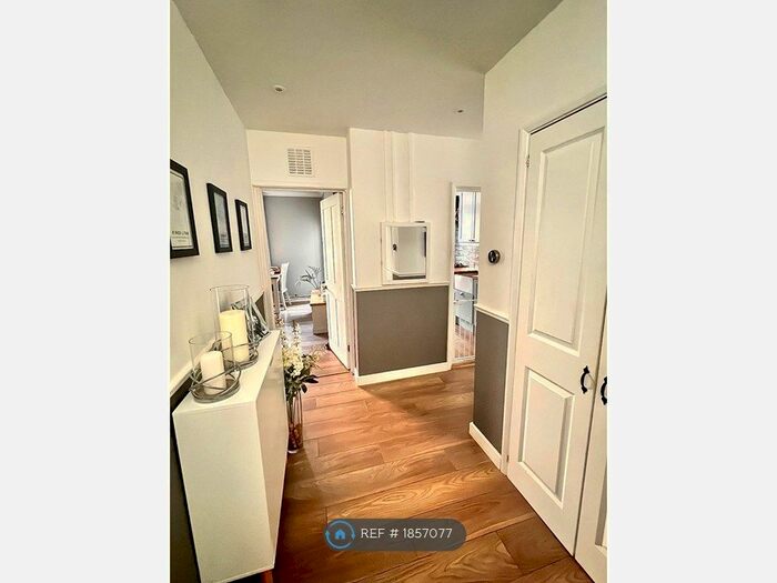 2 Bedroom Flat To Rent In Vermont Road, London, SW18