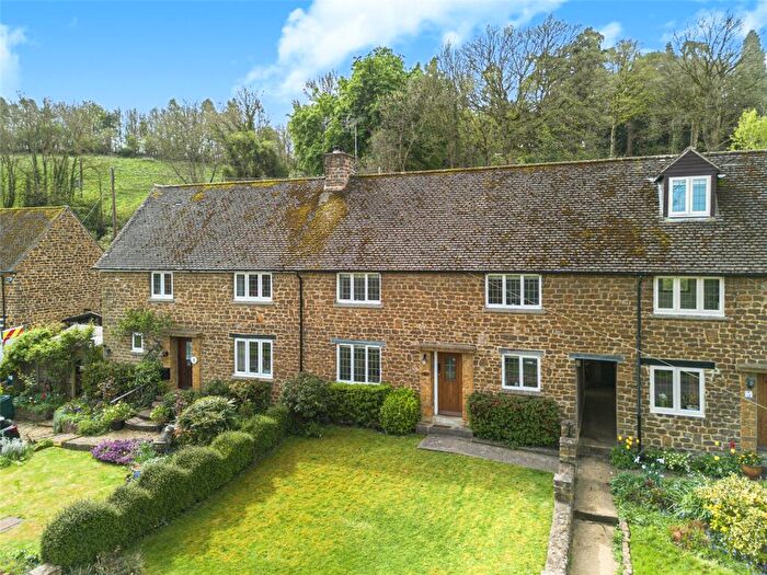 3 Bedroom Terraced House For Sale In Court Close, Warmington, Banbury, Warwickshire, OX17