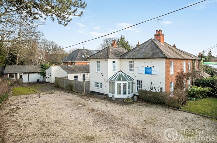 3 Bedroom Bungalow For Sale In Finchampstead Road, Wokingham, Berkshire, RG40