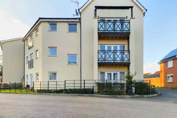 2 Bedroom Flat To Rent In Wagtail Crescent, Portishead, Bristol, BS20
