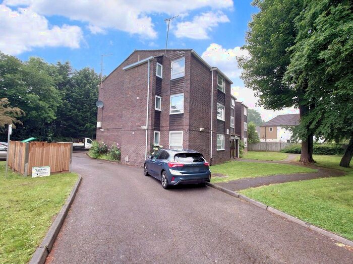 2 Bedroom Flat To Rent In Ivy House Road, Ickenham, Greater London, UB10